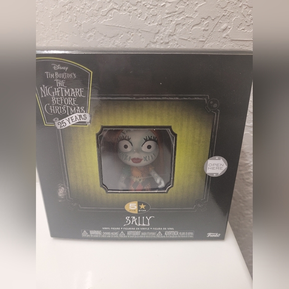 25 Year Anniversay Sally Funko Pop Figure - Picture 2 of 2